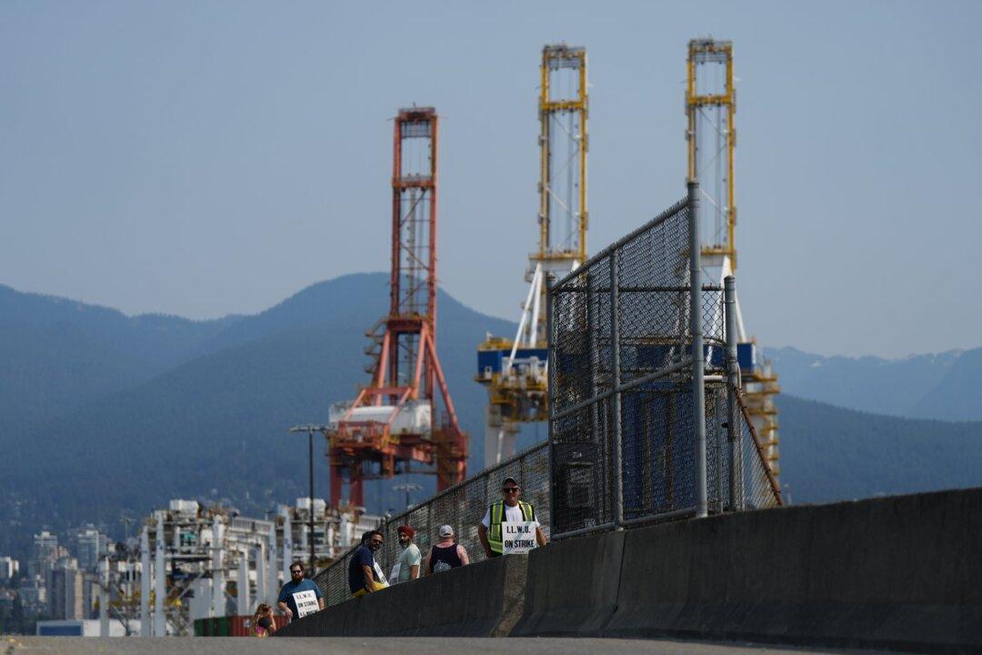 BC Port Strike Enters Day Five, With Talks Deadlocked Over Maintenance