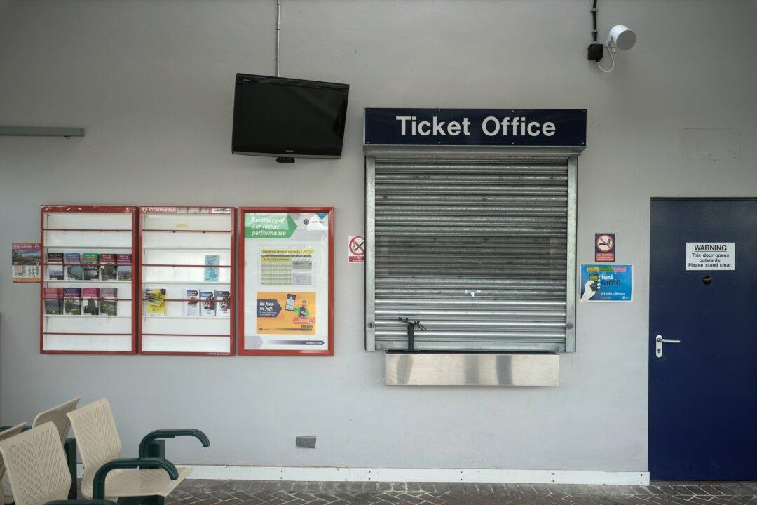 Train Firms Plan Mass Closure of Ticket Offices in England