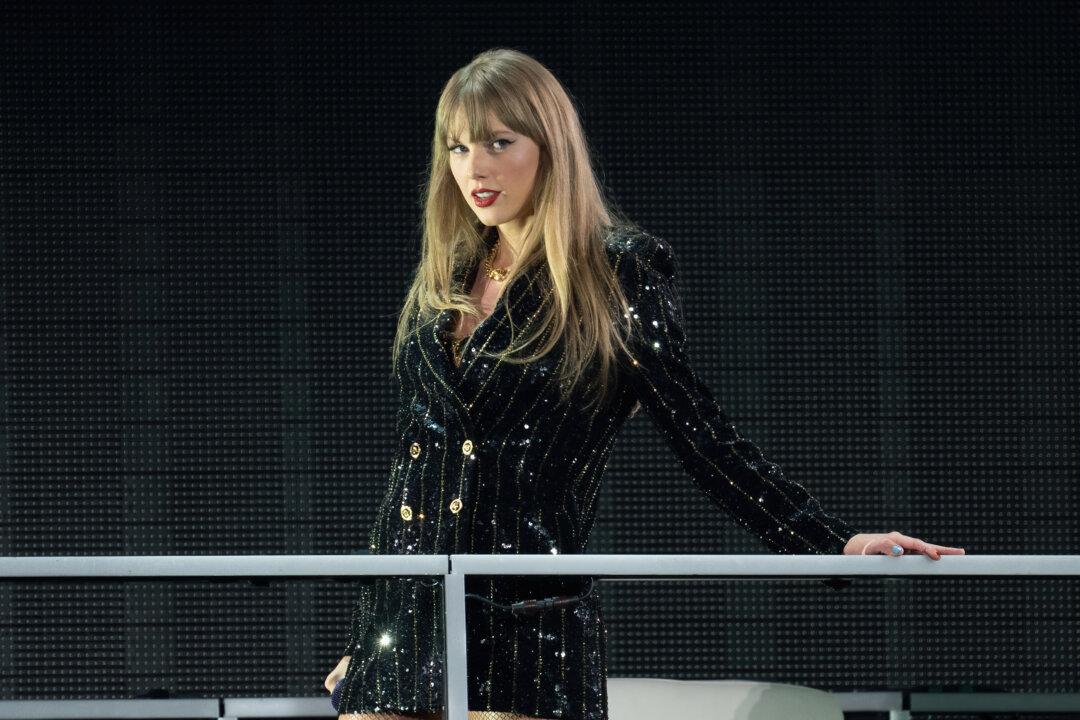 Taylor Swift’s Latest Show Malfunction Draws Fanfare