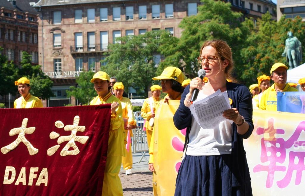 European Falun Gong Adherents Protest Against CCP Suppression on UN International Day in Support of Victims of Torture
