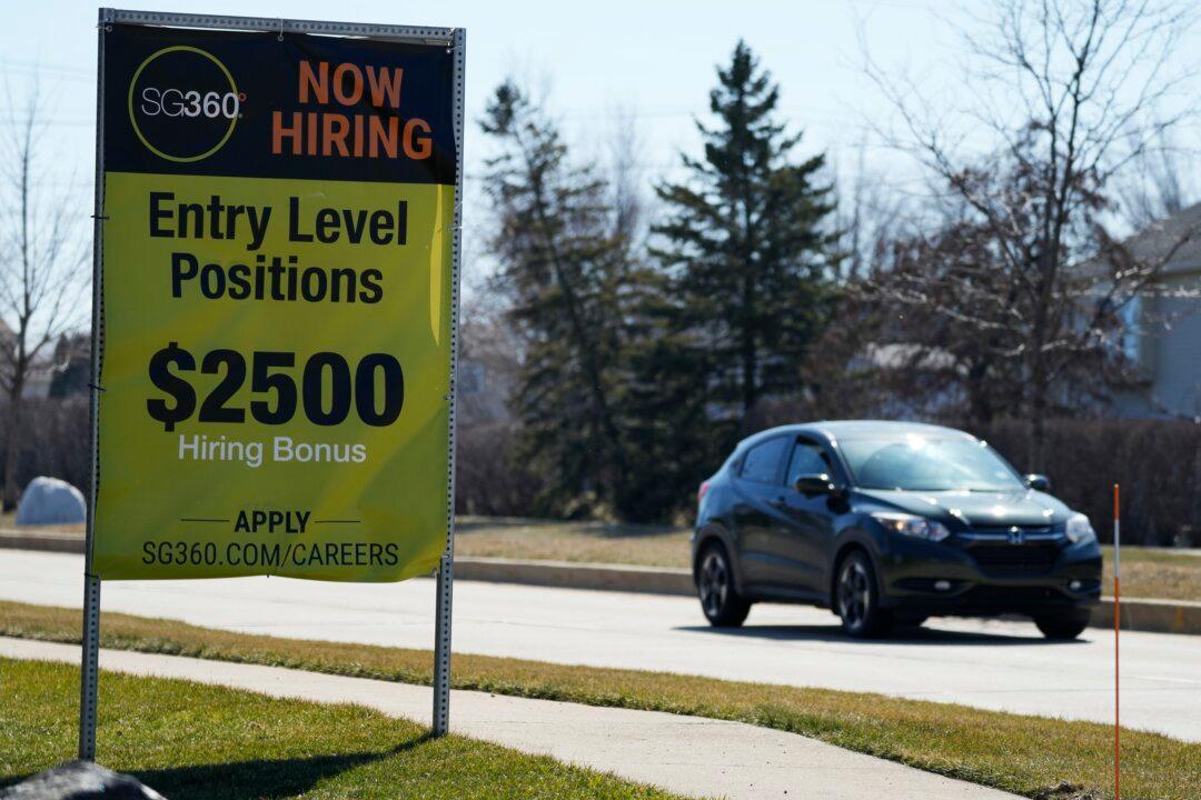 More Americans Apply for Jobless Benefits, but Layoffs Are Not Rising Significantly