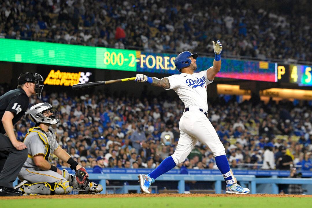 Martinez and Peralta Homer Back-to-back, Rallying Dodgers Past Pirates 6–4