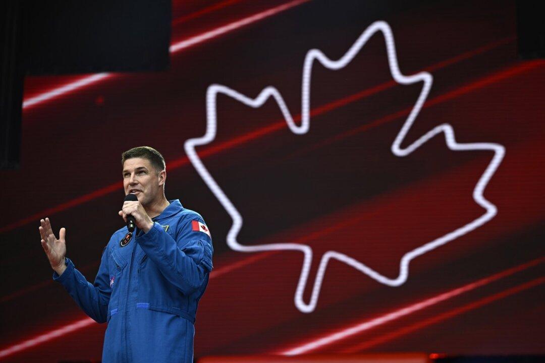 ‘Don’t Fall Off the Horse’: Astronaut Jeremy Hansen Leads Calgary Stampede Parade