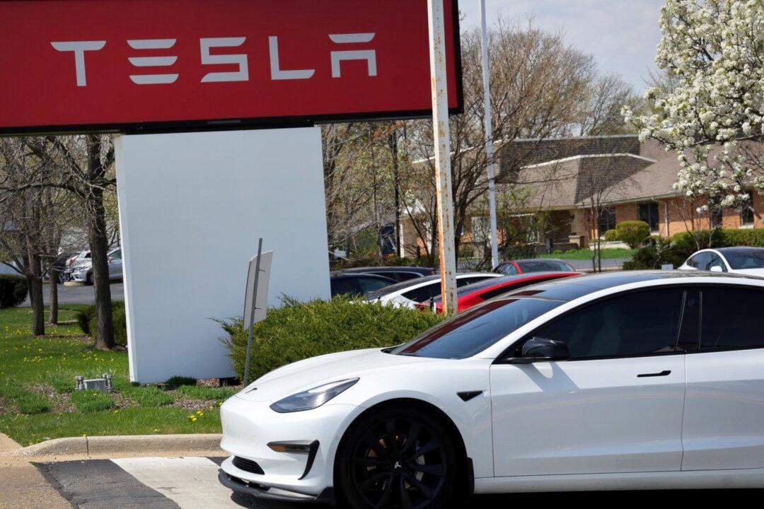 Tesla Recalls Nearly All Vehicles in US to Fix Warning Lights Problem
