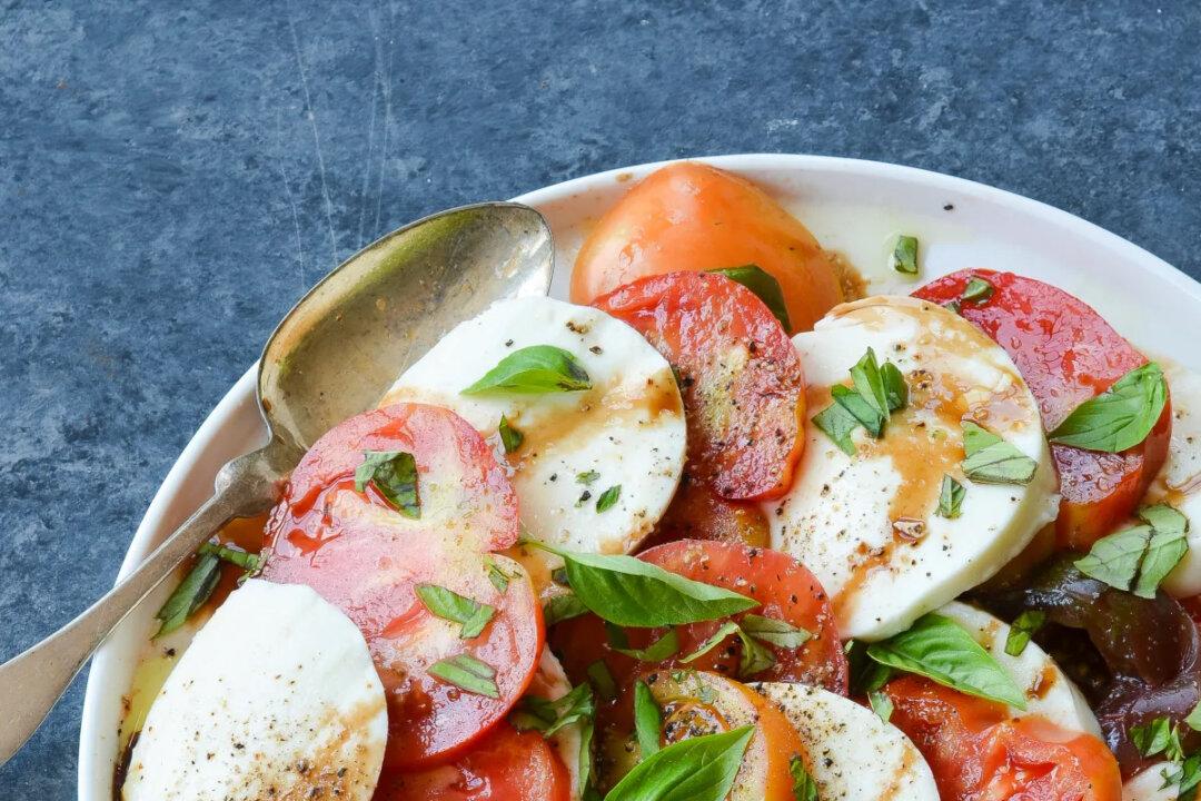 Caprese Salad With Balsamic Glaze