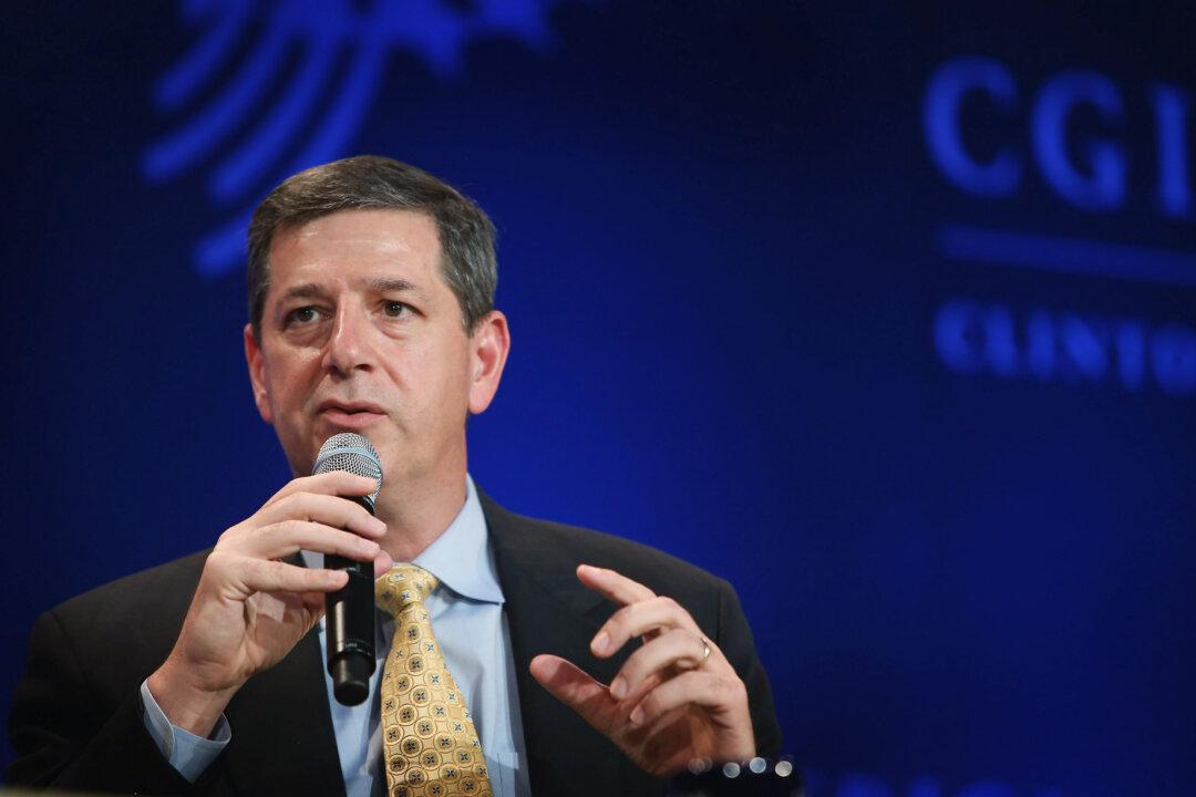 Ex-Walmart CEO Says US Consumers Reaching Breaking Point