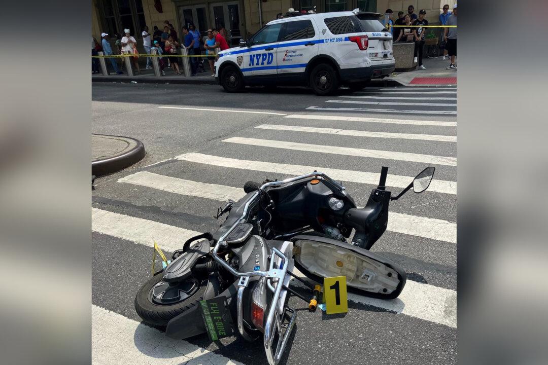Gunman on Scooter Shoots Randomly in NYC, Killing 87-Year-Old and Wounding 3 Others: Police