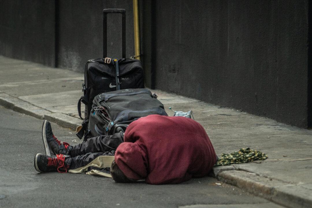 San Francisco Homeless Sex Offender Camps Outside School With ‘Free Fentanyl’ Sign