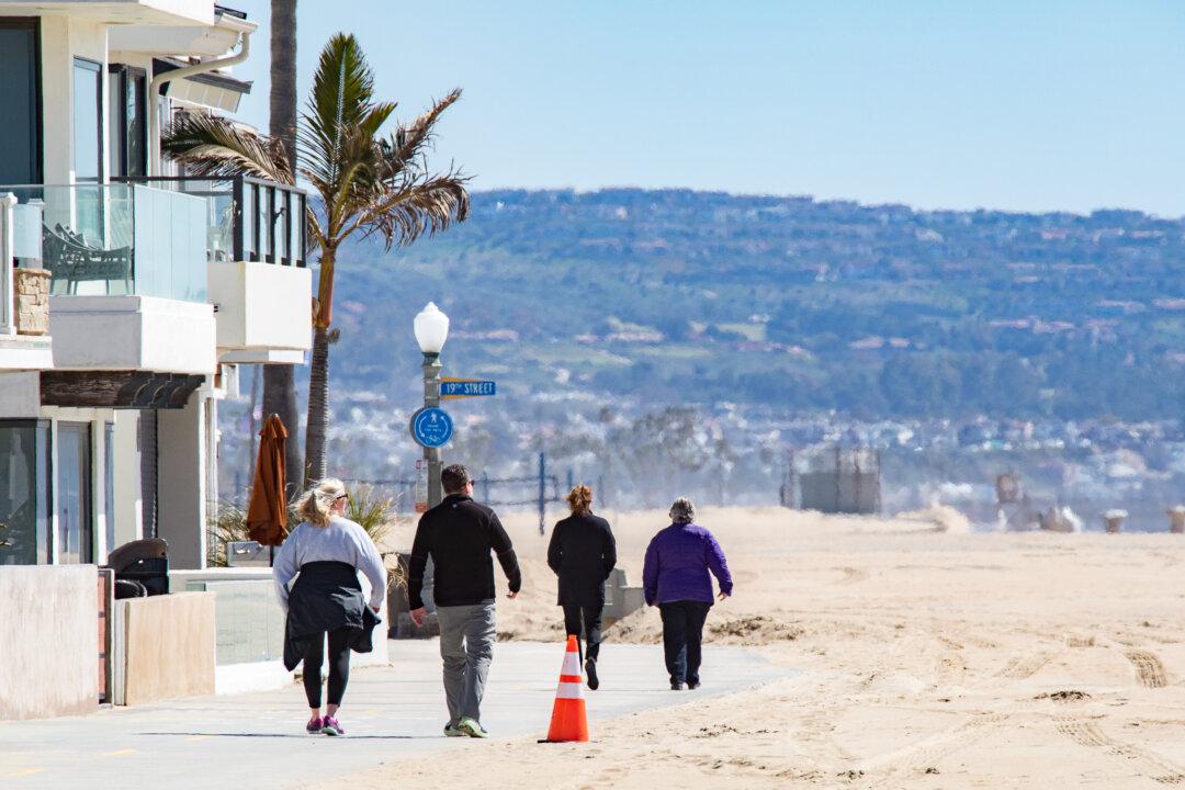 Powerful Gusts Expected Over the Weekend in Los Angeles, Orange Counties