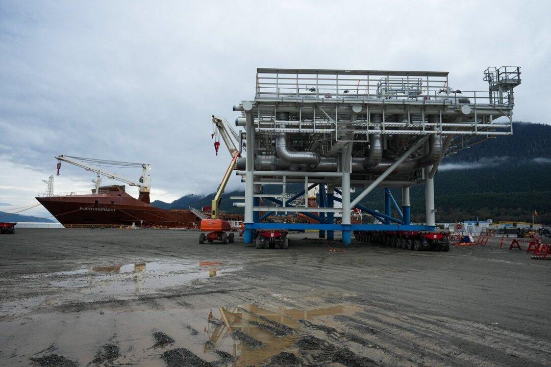 Staff at Lodge for LNG Workers Approve Strike, Potentially Disrupting Kitimat Project