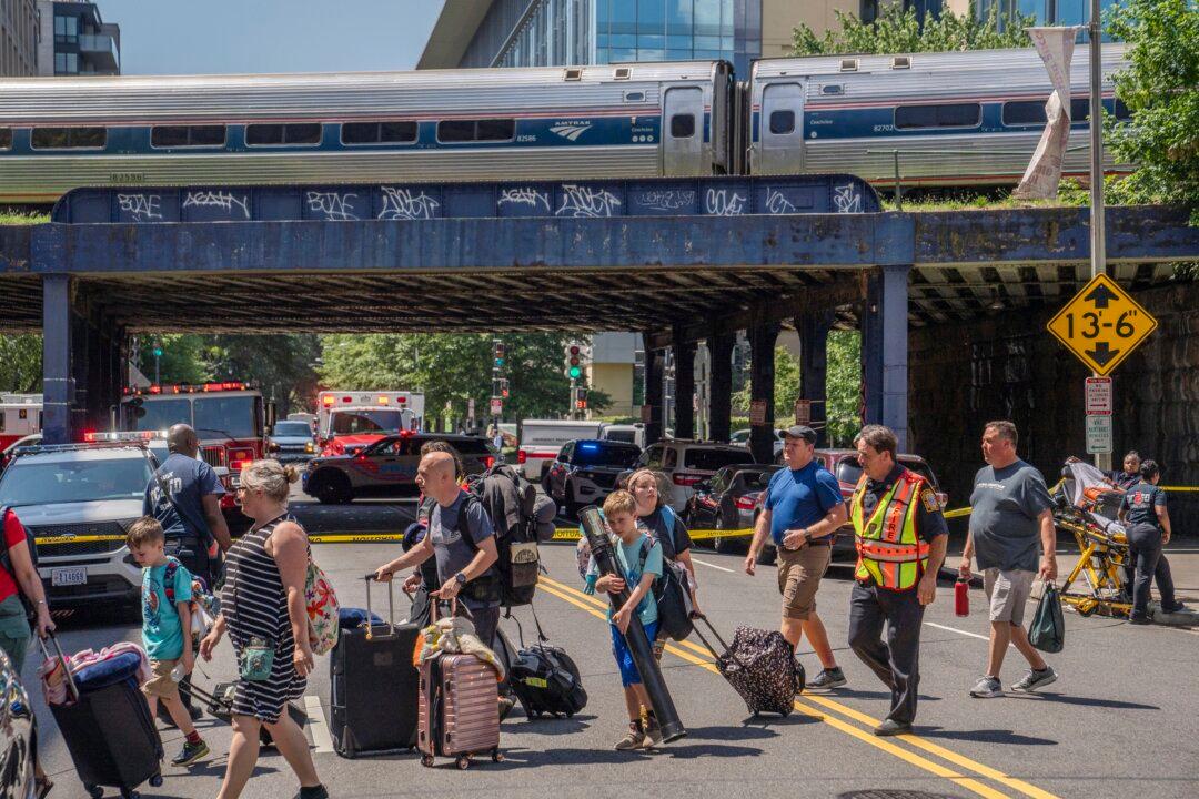 Train Derails at Union Station in Washington, Causing Delays but No Serious Injuries