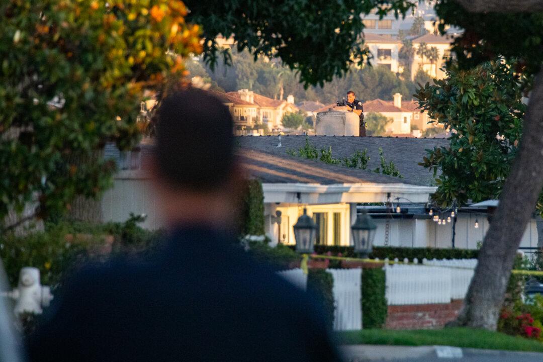 Burglars Impersonate LAPD Officers Before Breaking Into Lake Balboa Home