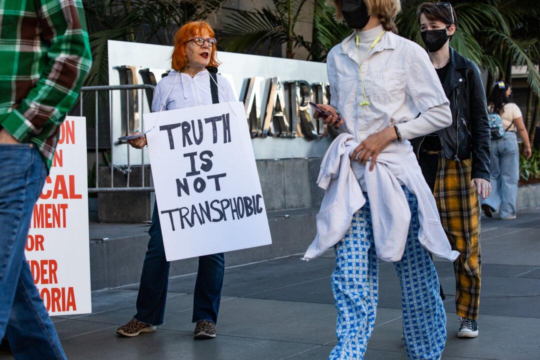 21-Year-Old Sues Doctors and Clinics for More Than $ 1 Million Over Transgender Procedures