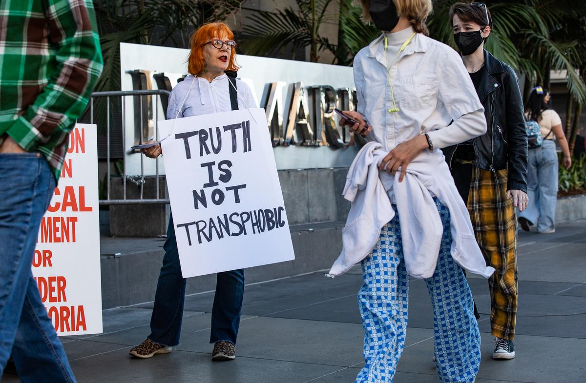 21-Year-Old Sues Doctors and Clinics for More Than $ 1 Million Over Transgender Procedures