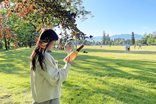 Hong Kong Exile Looks Forward to New Life in Canada, Vows to Keep Fighting for Freedom