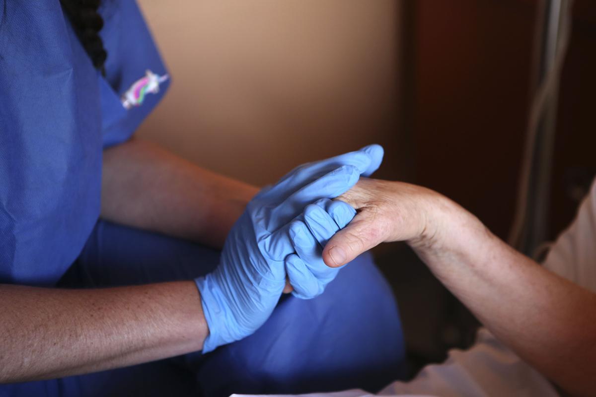 Doctors, Hospices Grapple With New Quebec Law Forcing Palliative Facilities to Offer MAiD