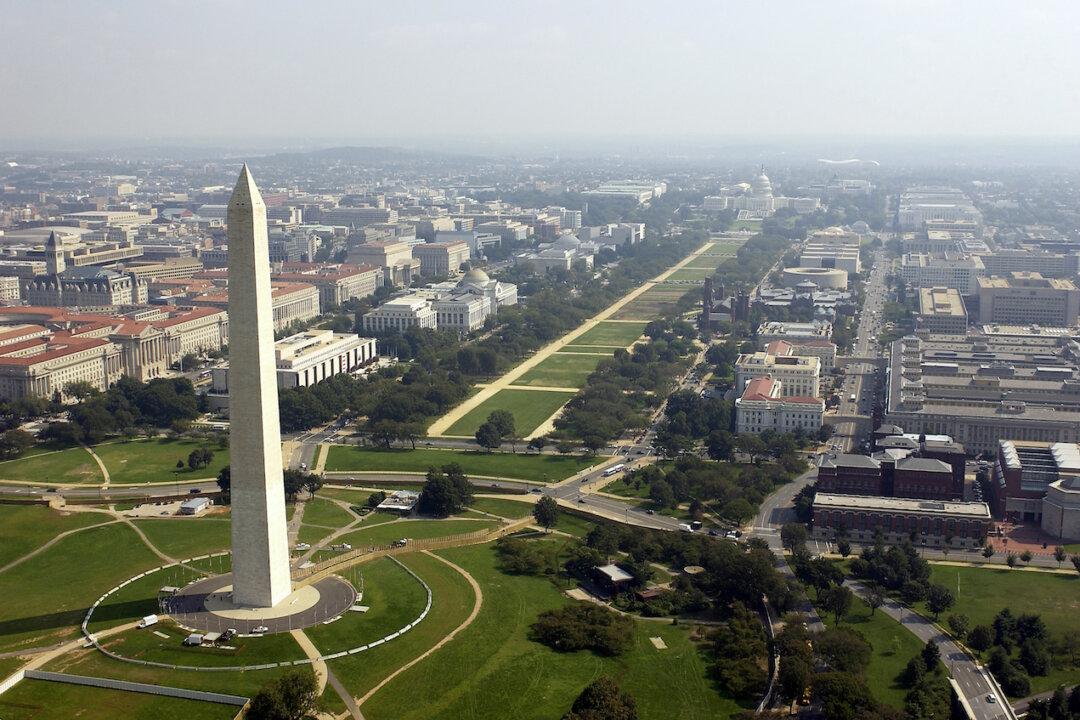 1 Dead, 1 Injured in Hit-and-Run as Suspect Flees Secret Service Near National Mall