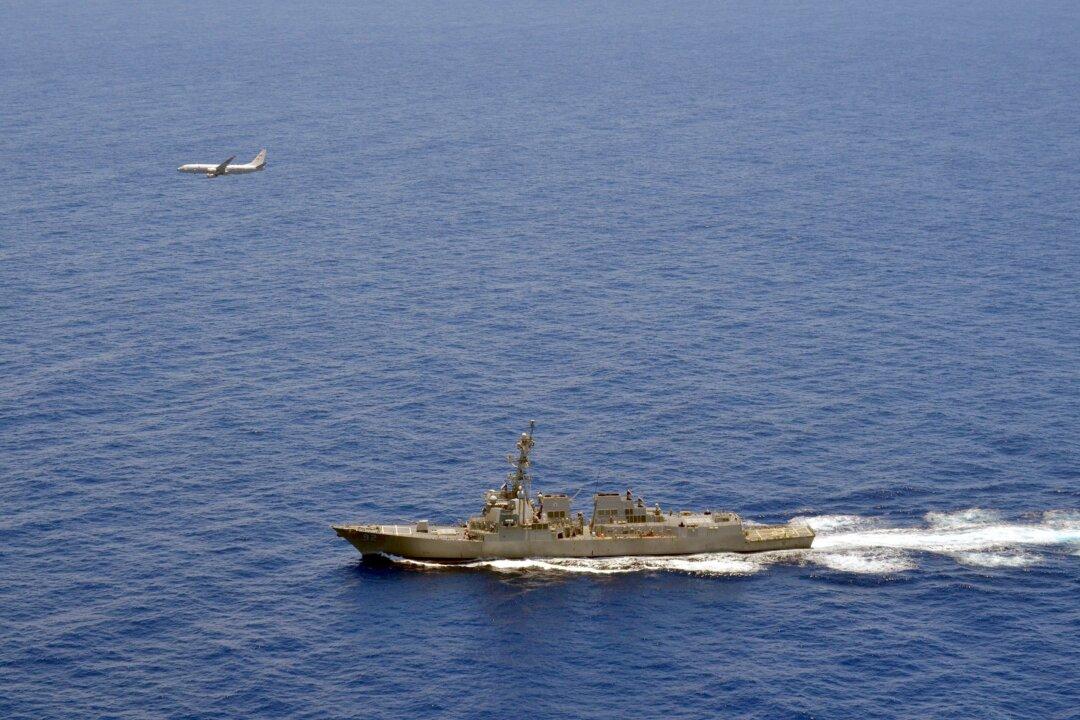 US Navy Plane Flies Through Taiwan Strait, China Carries out More Drills