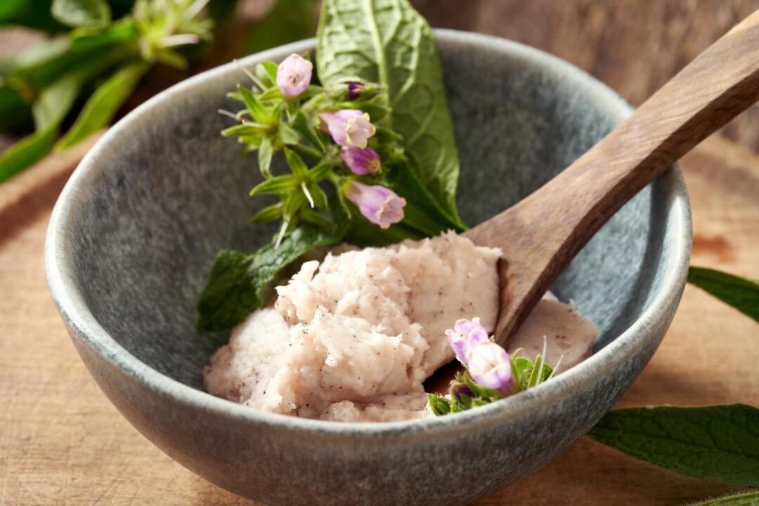 From Greek Temples to Battlefields, the Herb That Knits Bones Together
