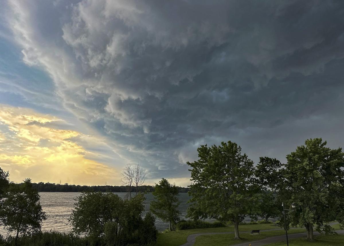 Widespread Power Outages in Quebec After Severe Thunderstorms, Tornado