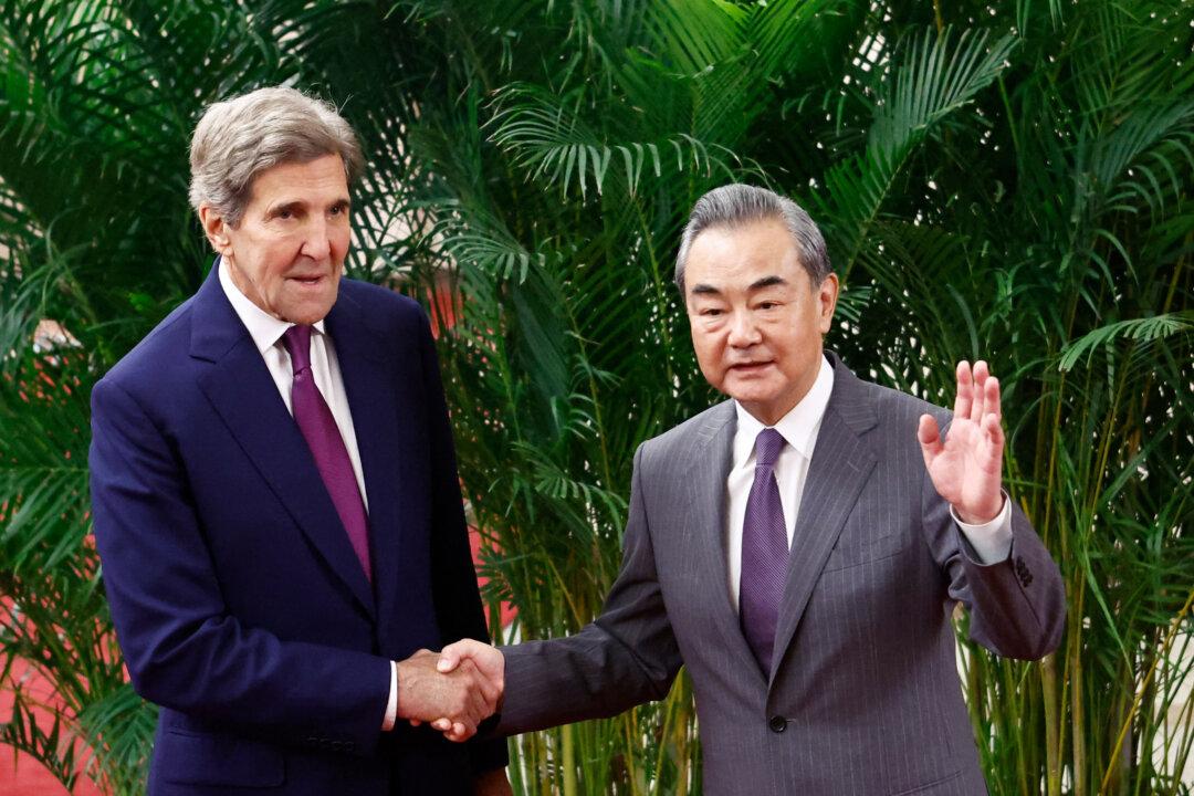 Kerry Sees Climate Cooperation as Path to Redefine US–China Ties