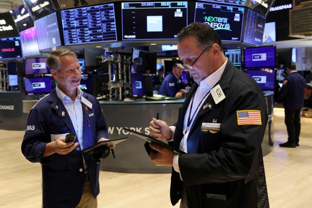 Wall Street Rises at Open as Investors Assess Bank Earnings
