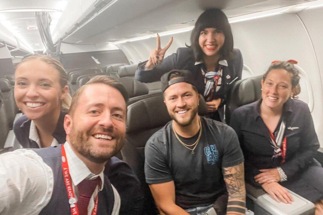 Passenger Gets Entire Plane to Himself After an 18-Hour Delay and Befriends the Flight Crew