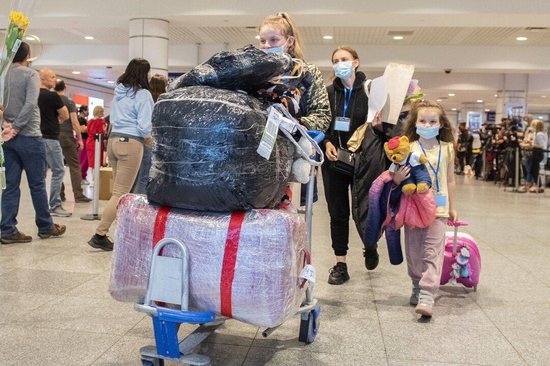 ‘No Limit’ on Number of Ukrainian Refugees to Be Allowed Into Canada: Federal Memo