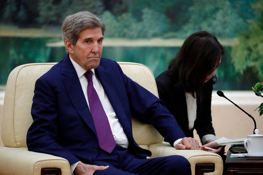 US Climate Envoy Kerry Holds Talks With Chinese Deputy Leader Amid Strained Relations