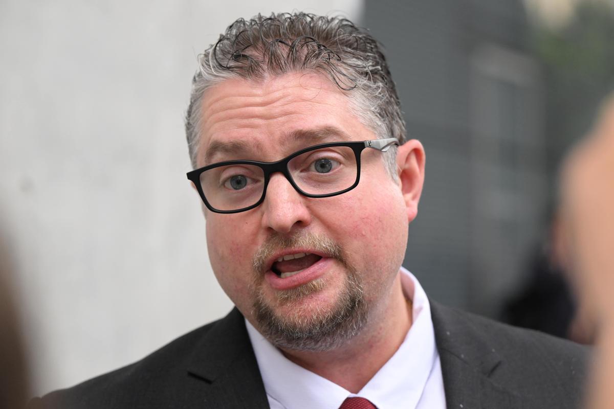 Doctor Suspended for Criticising COVID Vaccines Wins Lawsuit Against Regulators