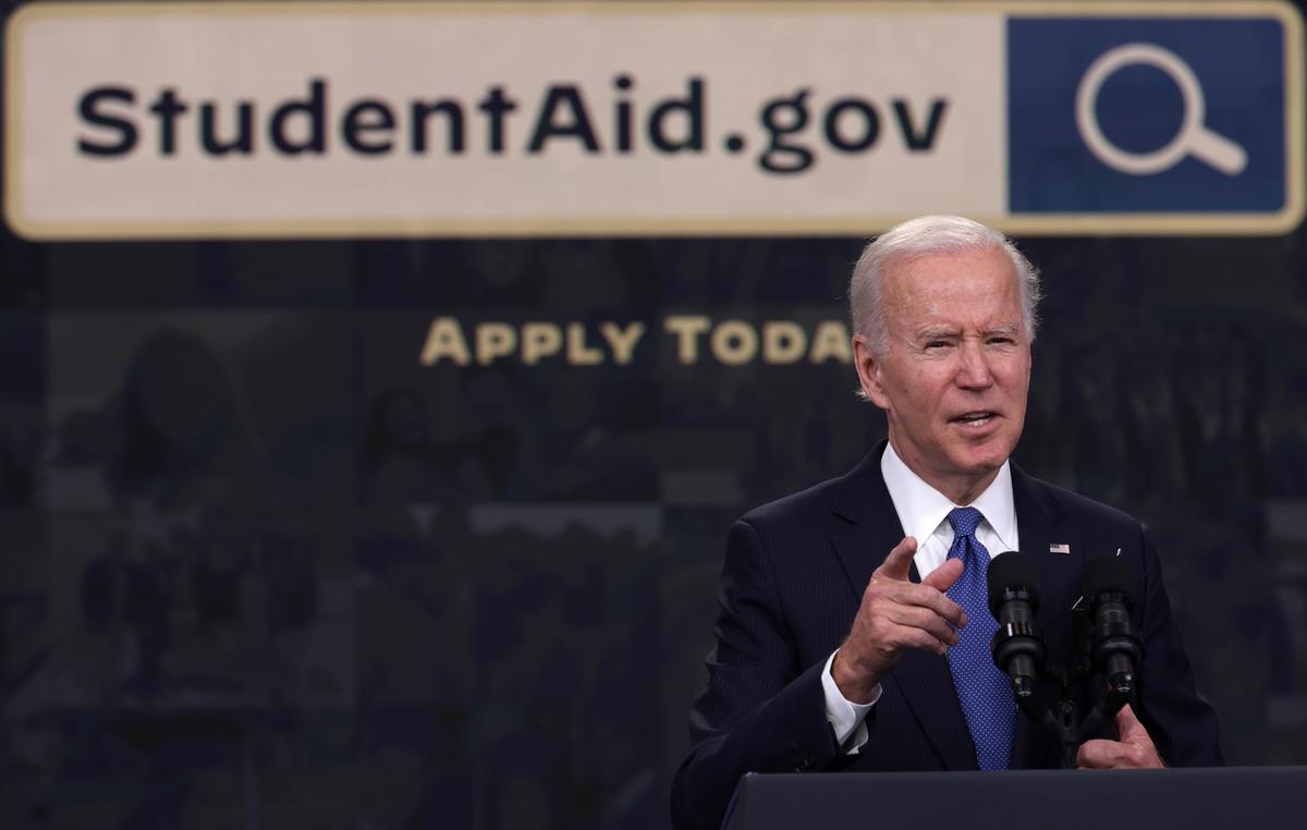 Democrats Urge Biden to Find New Solutions for Student Debt Relief