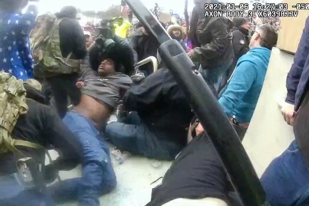 Texas Man Trapped in US Capitol Tunnel Stampede Arrested by FBI on Jan. 6 Charges