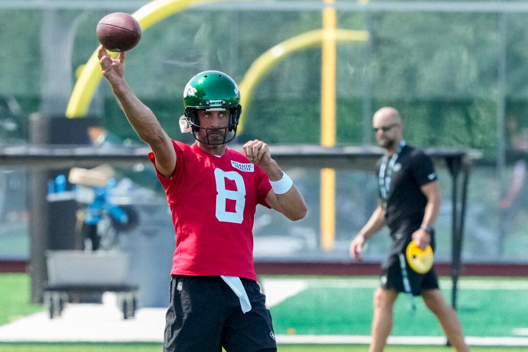 Jets Fans Flock to Training Camp to Get Their First Look at Aaron Rodgers