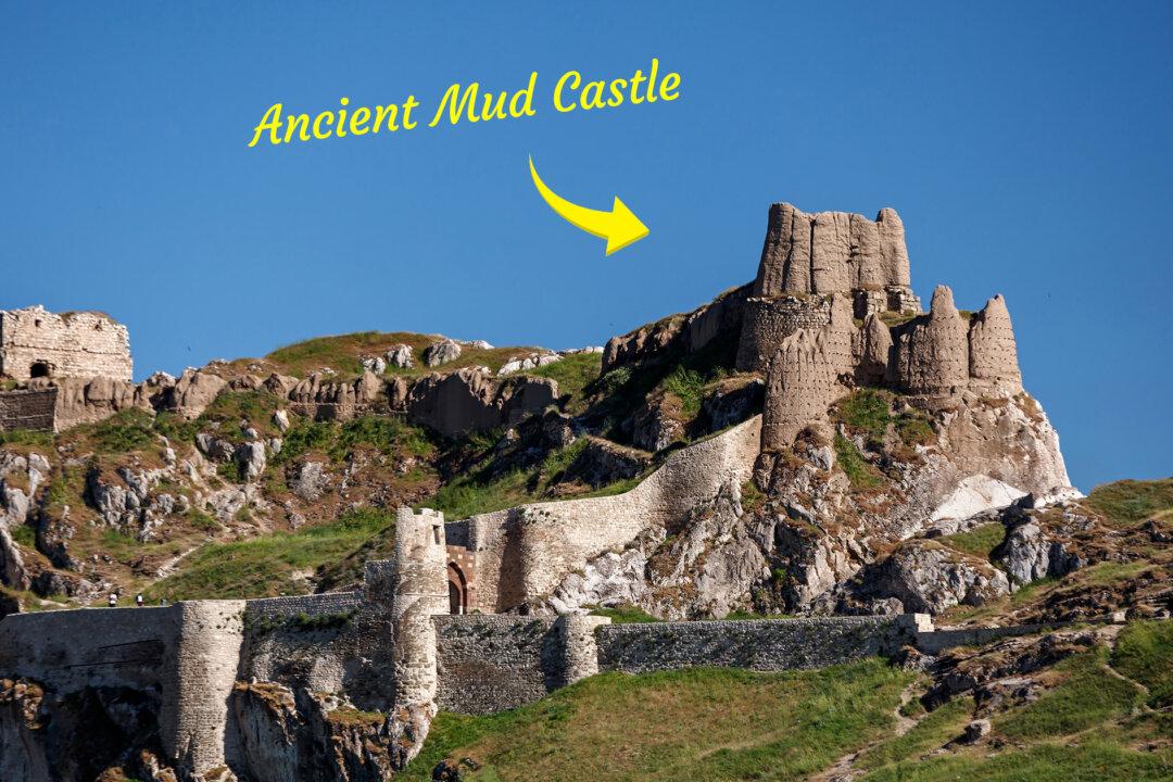 Van Castle: The Ancient Fortress Built in the 9th Century B.C. Without Mortar on a 100-Meter-High Cliff