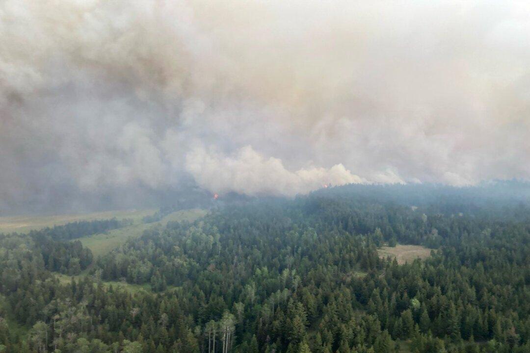 Adams Lake Wildfire Flares as Wind, Harsh Terrain Challenge BC on Multiple Fronts