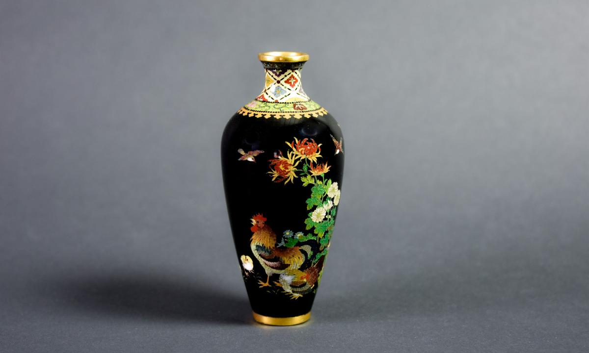A Japanese cloisonné vase that could fetch between 7,000-9,000 pounds (US$9,000-$11,600) at auction next week, according to Canterbury Auction Gallery. (Courtesy of <a href="https://www.facebook.com/profile.php?id=100064166978259">The Canterbury Auction Galleries</a>)