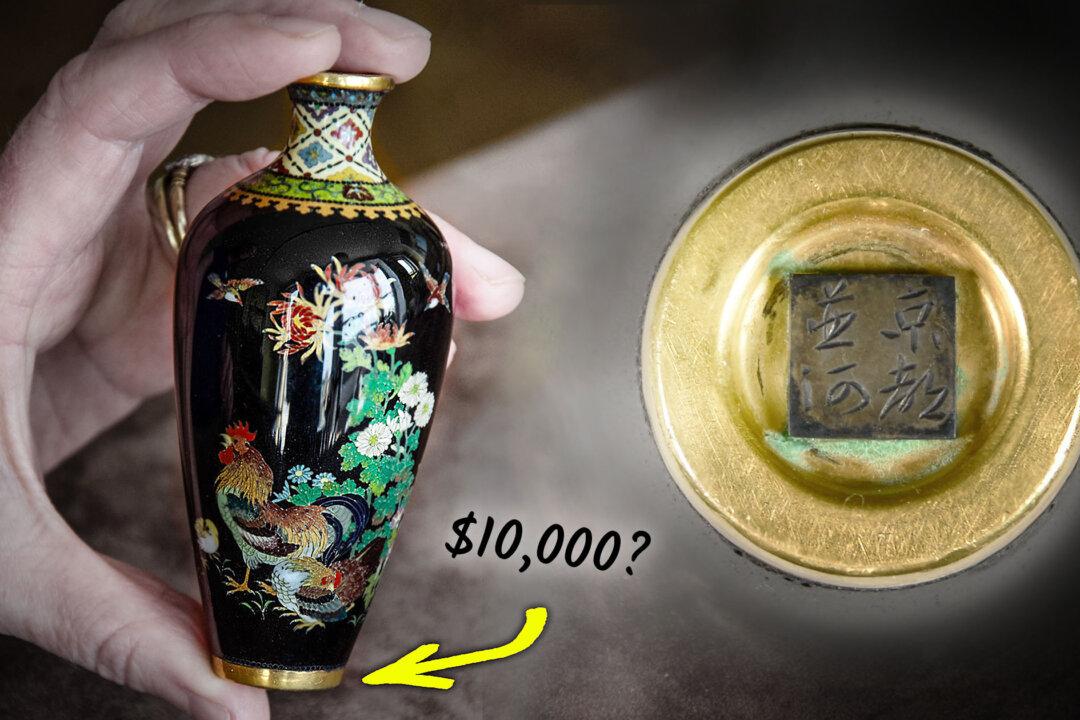 Couple Buy Tiny Vase for $3 at Thrift Shop, Have No Idea That It’s Worth Over $10,000 at Auction