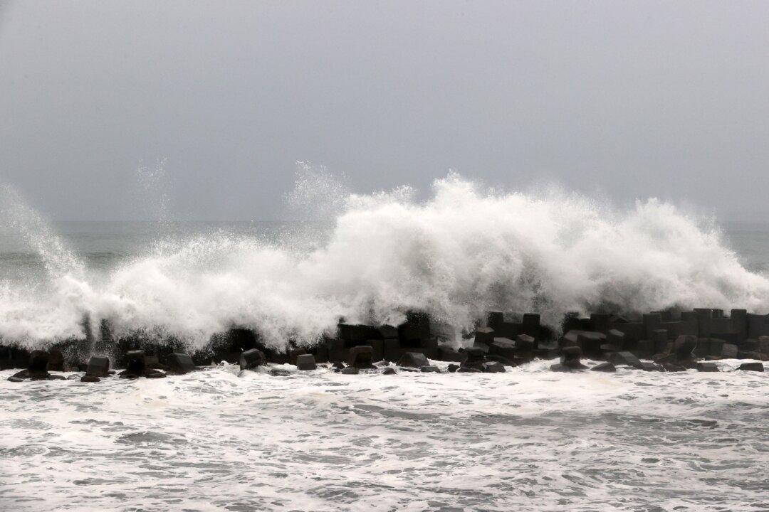 Typhoon Doksuri Smacks Southern Taiwan as China Braces for Landfall