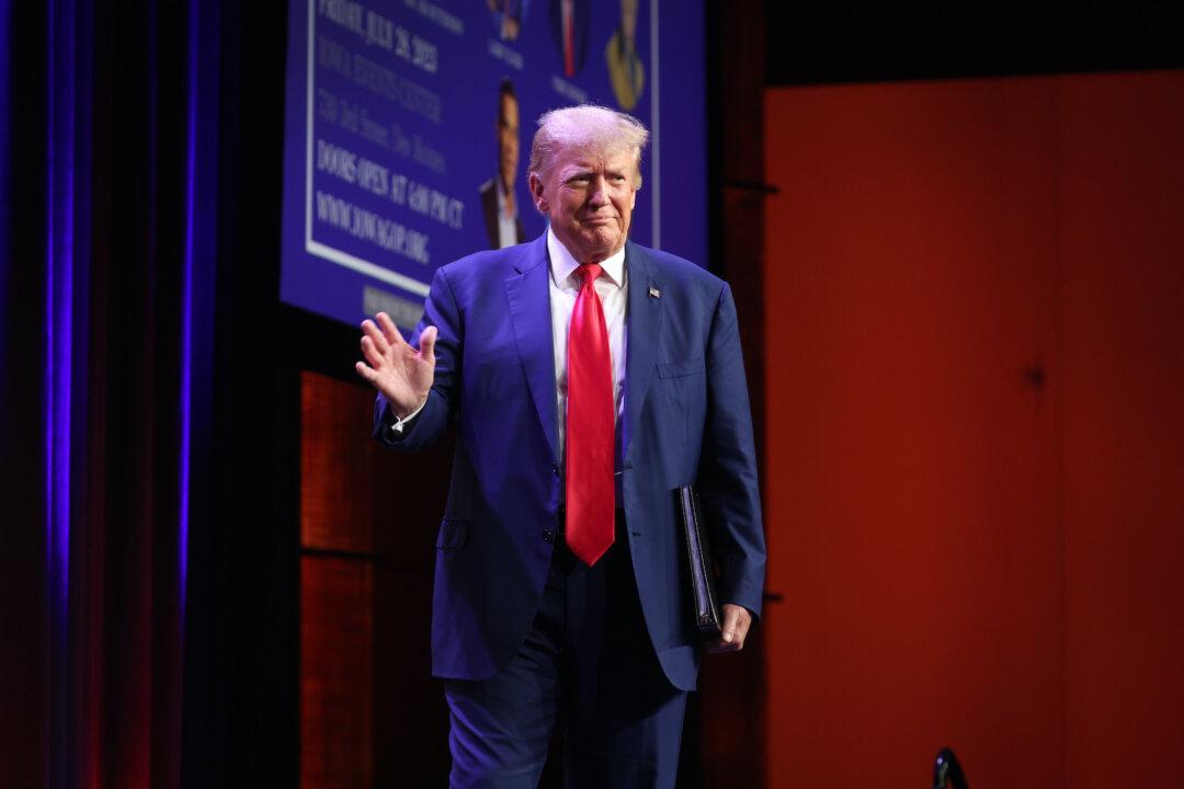 Guess Who’s Coming for Dinner? 13 GOP Candidates in 130 Minutes in Iowa Cattle Call