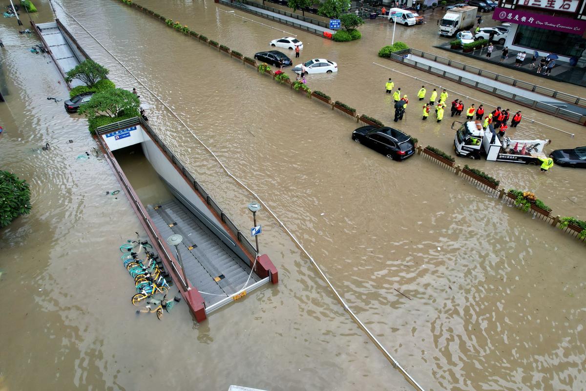Deaths Reported From ‘Red Alert’ Flooding in Beijing, Thousands Flee