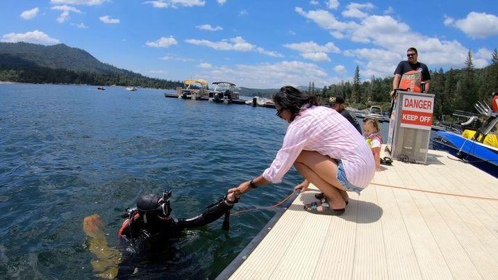 Scuba Diver Retrieves Woman’s Lost $9,500 Wedding Ring From Bottom of Lake