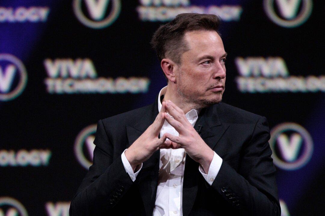 Elon Musk Threatens to Sue Group That Pressures Big Tech to Ban Users