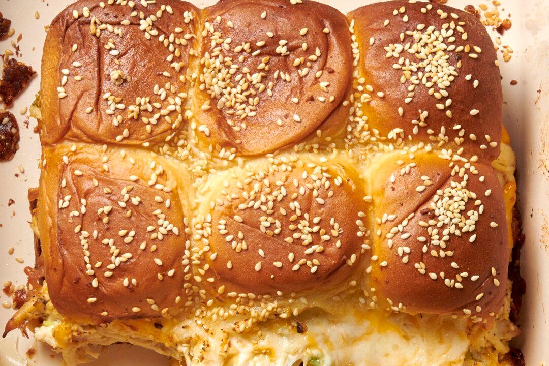 Hawaiian Roll Cheesy Chicken Sliders Are the Star of Every Picnic