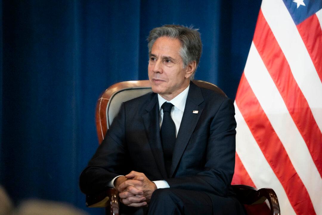 Blinken Touts Starlink in Ukraine When Asked About Musk