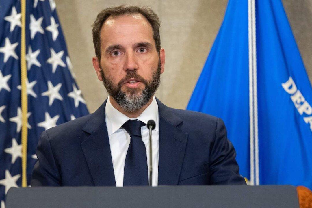 Jack Smith Reveals Plans to Use Trump’s Cellphone Data in Federal Election Trial