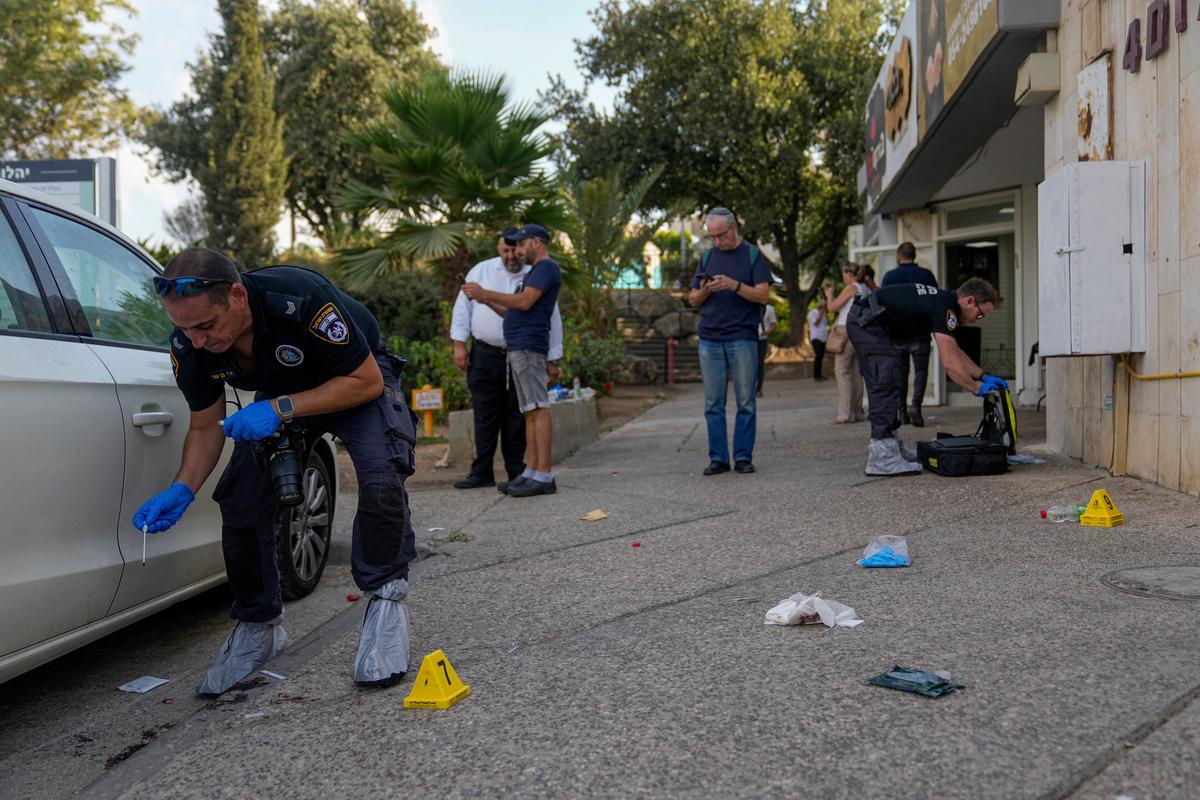 6 Israelis Wounded in Terror Shooting Near Jerusalem