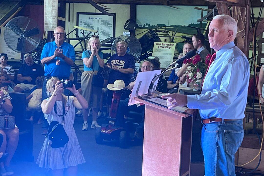 Pence Stumps on Kitchen Table Issues, Downplays Washington Drama