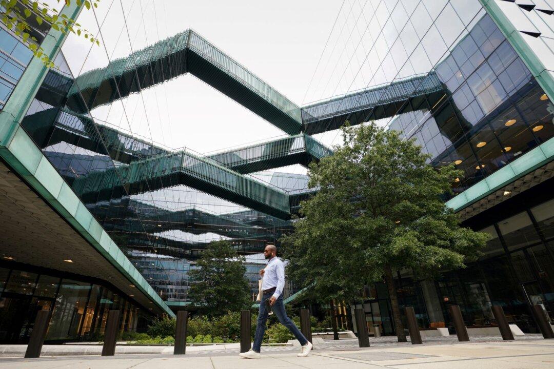 Fitch Downgrades Fannie Mae, Freddie Mac After US Rating Cut