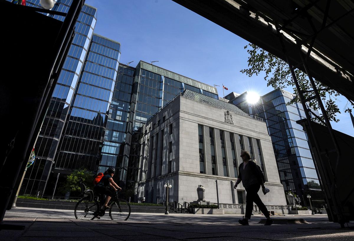 Canada’s Unemployment Rate Rose to 5.5 Percent in July, Indicating Slow Economic Growth