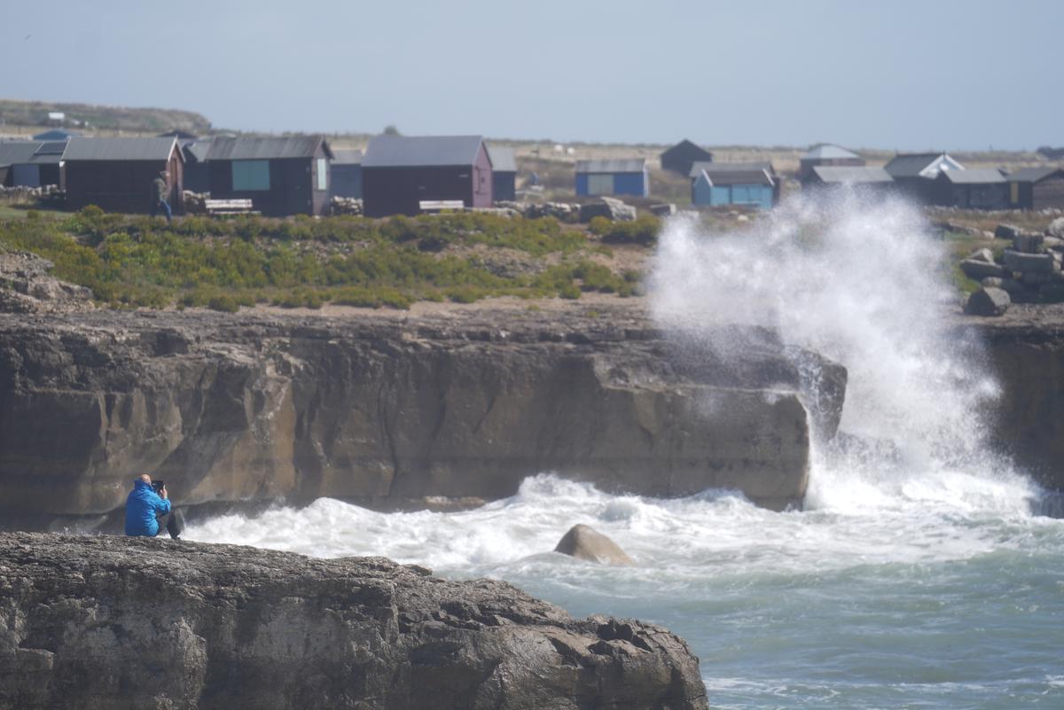Giant Underground Salt Caverns for Hydrogen Storage Planned Under Naval Base in Dorset